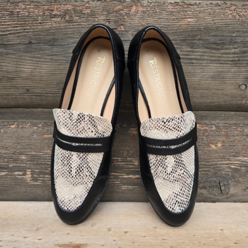 Restricted Moxie Classic Black Vegan Leather Comfort Penny Loafers 8M